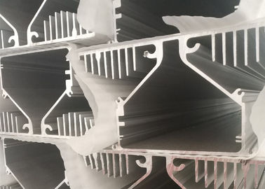 Hete Rolling van de Uitdrijvingsheatsink van Aluminiumvervangstukken van het de Radiatoraluminium de Autodelen