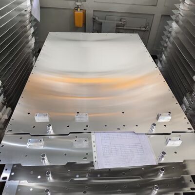Kwaliteit Op maat gemaakte EV-batterij Liquid Cooling Plate Progressive Stamping CAB Vacuum Brazing Aluminium Cooling Tray Met PU Foam Isolatie Fabriek