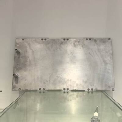 Kwaliteit Geëxtrudeerde aluminium waterkoelplaat Microkanaalontwerp voor Cilindrische Batterij 400mm Fabriek
